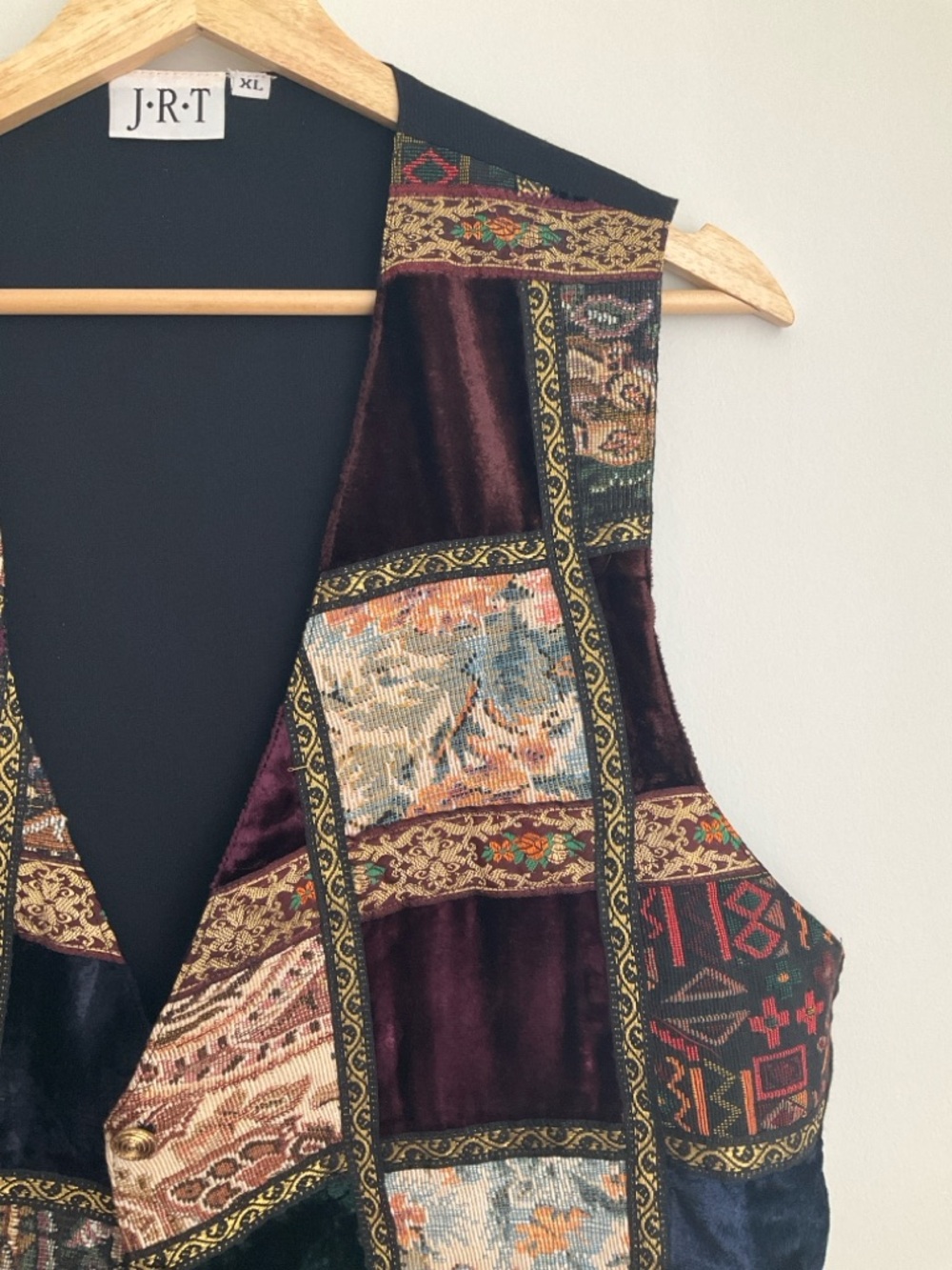 Vintage J.R.T Patchwork Velvet Vest XL in Burgundy & Green 90's - Picture 3 of 10